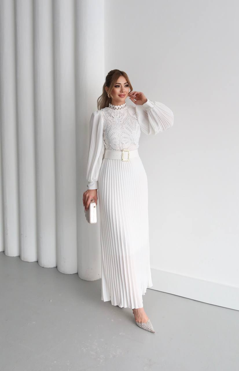 kadın beyaz elbise